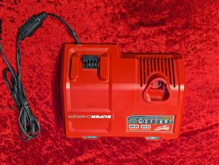 Milwaukee 48-59-1811 M18 & M12 Super Charger Fantastic Condition!